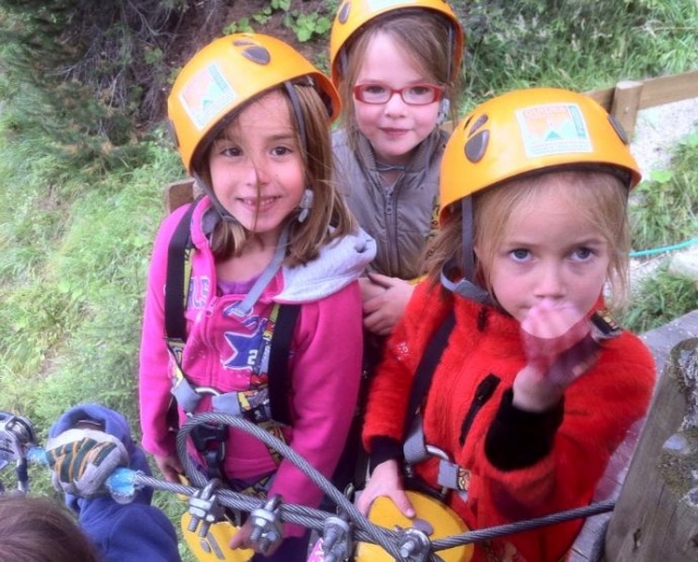  a través de Ferrata Child cerca de Meribel